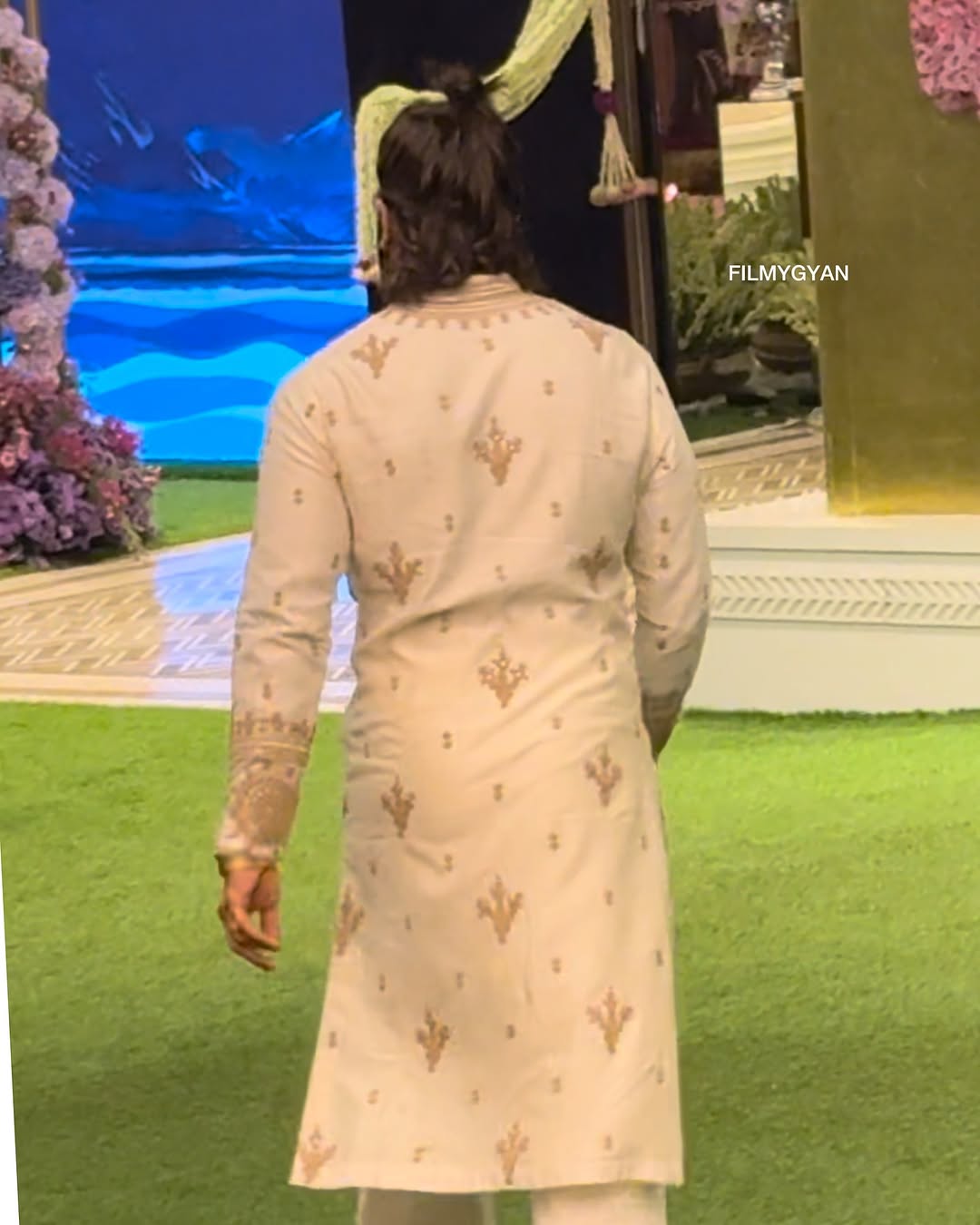 Cream Kurta Pant Set With Embroidery