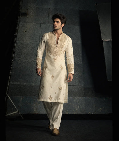 Cream Kurta Pant Set With Embroidery
